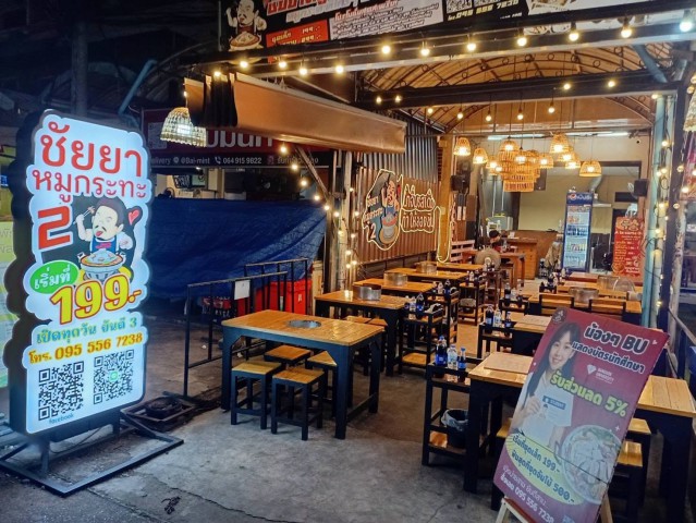สนใจติดต่อ คุณบรรจง 094-992-6326เซ้งด่วน 250,000 บ #ต่อรองได้  เซ้งร้านหมูกระทะ #ใกล้มอกรุงเทพ #รังสิต - รายล้อมด้วยหอพัก และที่พักนักศึกษา- กลางซอยรังสิตภิรมย์ มีลูกค้าประจำ- เหมาะกับร้านหมูกระทะ ชาบู ปิ้งย่าง ร้านยำ คาเฟ่ หรือร้านอาหารทุกประเภท- โอกาสสำหรับคนที่อยากมีธุรกิจร้านอาหารของตัวเอง โดยไม่ต้องเริ่มจากศูนย์ ร้านตกแต่งพร้อม อุปกรณ์ครบ เปิดขายต่อได้ทันที สิ่