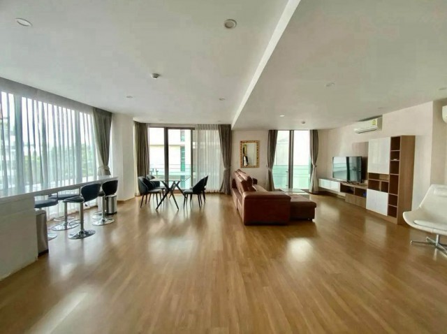 โซนนิมมาน ขาย 12.5 ล้าน 120 ตรม. 2 นอน 2 น้ำ #Nimmana Condo ใจกลางนิมมานเหมินทร์ ห้องขนาดใหญ่ พร้อมระเบียงขนาดใหญ่ #วิวดอยสุเทพ แบบไม่มีสิ่งบดบัง ตกแต่งครบ พร้อมเข้าอยู่ เหมาะสำหรับอยู่อาศัยหรือการลงทุนในทำเลศักยภาพของเชียงใหม่รายละเอียดห้องพื้นที่ใช้สอย 120 ตารางเมตร2 ห้องนอน2 ห้องน้ำห้องนั่งเล่นขนาดใหญ่ห้องครัวแบบ Fully EquippedWalk-in Closetระเบียงขนาดใหญ่ วิวดอยสุเทพห้องนอนที่ 2 สามา