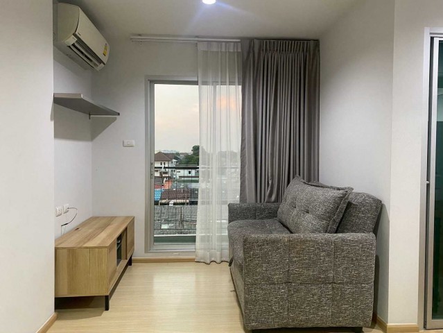 AOM 3034ขายขาดทุน The Prop condominium แจ้งวัฒนะ 12 เดอะ พรอพ คอนโด ชั้น5 34 ตรม วิวบ้านคฤหาสน์   โครงการ The Prop (เดอะ พรอพ) แขวงทุ่งสองห้อง เขตหลักสี่,กรุงเทพมหานคร  1  ห้องนอน   1   ห้องน้ำ   ใช้สอย   34.00 ตร.ม.ราคา 2,100,000 รายละเอียดคอนโด - ขนาด 34 ตรม- 1 ห้องนอน- ชั้น 5- เคาน์เตอร์ครัวบิ้วอิน เตาไฟฟ้า Hood ตู้เย็น เครื่องทำน้ำอุ่น ครบ- ตู้เสื้อผ้า โต๊ะเครื่องแป้ง บิ้วอิน 2.1 ล้าน รายละเอียดโครงการ ชื่อโครงการ เด�