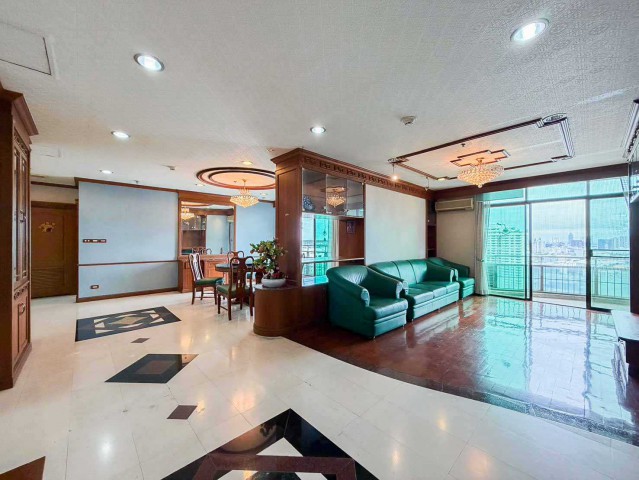 AOM 3032ให้เช่า ลุมพินี พาร์ควิว พระราม 4 ห้องใหญ่ 104 ตร.ม. ชั้น 25 ตรงข้าม One Bangkok ใกล้ MRT ลุมพินี   แขวงทุ่งมหาเมฆ เขตสาทร,กรุงเทพมหานคร   คอนโด   4  ห้องนอน   2   ห้องน้ำ  ใช้สอย   104.00 ตร.ม.:: จุดเด่น ::- ชั้น 25 วิวเมืองสวย ไม่มีตึกบัง รับลมดี โปร่งสบาย ได้แสงธรรมชาติ- เหมาะสำหรับครอบครัว ผู้บริหาร หรือชาวต่างชาติ- ตรงข้าม One Bangkok แลนด์มาร์ก รายล้อมด้วยอาคารสำนักงาน ร้านอาหาร และไลฟ์สไตล์ครบ�