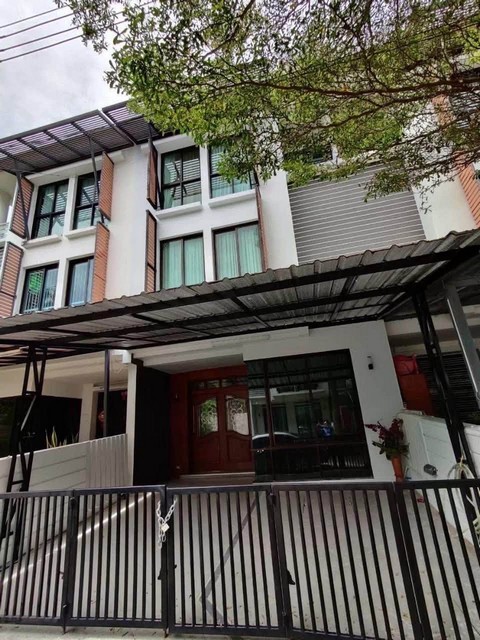 ให้เช่าทาวน์โฮม 3 ชั้น 200 ตรม. 3 ห้องนอน โครงการ Areeya แมนดารีน่า สุขุมวิท77 ติดถนนอ่อนนุช ใกล้ MRT ศรีนุช *** ราคาเช่า 39,000 บาท /เดือนติดต่อ::  ชยา โทร/ID Line:: 0942823961   Link Line:: https://line.me/ti/p/3xFA1An8Kcรหัส# T26-1000ทาวน์โฮม 3 ชั้น Areeya แมนดารีน่า สุขุมวิท77 ติดถนนอ่อนนุช ใกล้ MRT ศรีนุช • ขนาด 200 ตรม.• 3 ห้องนอน• 3 ห้องน้ำ• 1 ห้องรับแขก 1 ห้องครัว 1 ห้องแม่บ้าน• แอร์ 4 ตัว• เฟอร์นิเจอร์พร้อมเข้าอยู่• เดินทางสะดวกติดถนนอ่อนน