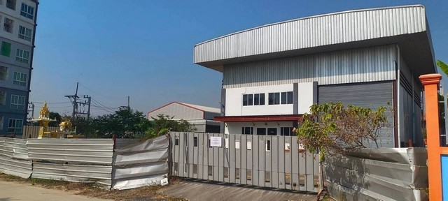 ขายโรงงาน เนื้อที่ 298 ตรว. พื้นที่ใช้สอย 327 ตรม. บ่อวิน ศรีราชา ชลบุรี​ราคาขาย 12 ล้านบาทบนเนื้อที่ 298 ตรว. พื้นที่ใช้สอย 327 ตรม.พื้นที่สีเหลือง มีออฟฟิต ​2 ชั้น​ มีใบอนุญาต รง 4  ลำดับ 53( 5)ปัจจุบันมีกำแพงล้อมรอบโรงงานเรียบร้อยที่ตั้ง : บ่อวิน ศรีราชา ชลบุรี​------------------------------------------------------------------#สนใจติดต่อ：#คุณเอสLine ID / โทร. 098 - 2361563#ขายโกดัง #ให้เช่าโกดัง #ขายโกดังนิคมอุตสาหกรรม  #ขายโรงงาน #�