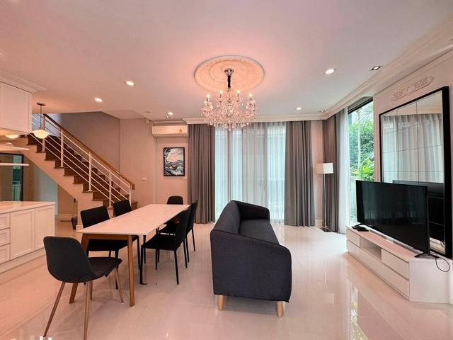 ให้เช่าทาวน์โฮม 3 ชั้น โครงการบ้านกลางเมือง Classe เอกมัย–รามอินทรา สุคนธสวัสดิ์ 19 เกษตร-นวมินทร์ ใกล้ทางด่วนราคาเช่า 85,000 บาท / เดือนที่ตั้ง ถนนสุคนธสวัสดิ์ ซอยสุคนธสวัสดิ์ 19 แขวงลาดพร้าว เขตลาดพร้าว กรุงเทพมหานคร 10230ติดต่อ : คุณภัสพงณ์ 0634098164Line : deedee23https://www.facebook.com/profile.php?id=61581484955548เนื้อที่ 36.3 ตารางวา พื้นที่ใช้สอย 241 ตารางเมตร จำนวน 3 ชั้น 4 ห้องนอน 4 ห้องน้ำมี 1 ห้องอเนกประสงค์ ครัวพร้อม 
