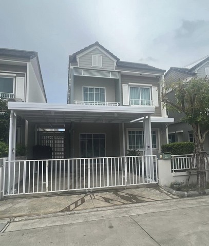 ให้เช่าทาวน์โฮม 2 ชั้นสไตล์บ้านเดี่ยว 3 ห้องนอน The Village บางนา-วงแหวน 3 บางนา กม.8 ใกล้เมกะบางนา  *** ราคาเช่า 32,000 บาท/เดือน ต่อรองได้ ติดต่อ::  ชยา โทร/ID Line:: 0942823961   Link Line:: https://line.me/ti/p/3xFA1An8Kcรหัส# T26-1003ทาวน์โฮม 2 ชั้น โครงการเดอะ วิลเลจ บางนา-วงแหวนฯ 3 บางนาตราด กม.10• ขนาดที่ดิน 28 ตรว.• พื้นที่ใช้สอย 134 ตรม.• 3 ห้องนอน 2 ห้องน้ำ• 1 ห้องรับแขก 1 ห้องเก็บของ• 2 ที่จอดรถ• ตกแต่งรีโนเวท ต่อเติมครัวและโรงจอด�