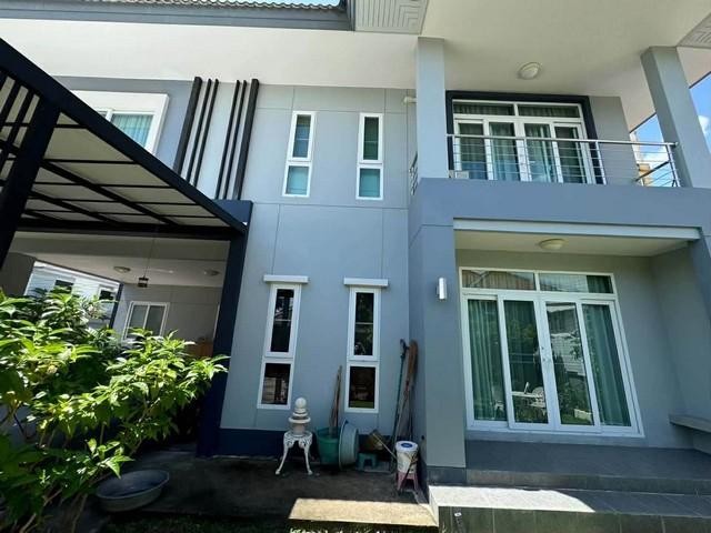 ให้เช่าบ้านเดี่ยว 2 ชั้น 4 ห้องนอน ปรีดีพนมยงค์ 14 (สุขุมวิท 71) ใกล้ BTS พระโขนง ใกล้ทางด่วนติดต่อ:: ชยา โทร/ID Line:: 0942823961Link Line:: https://line.me/ti/p/3xFA1An8Kcรหัส# T26-933บ้านเดี่ยว 2 ชั้น ปรีดีพนมยงค์ 14 (สุขุมวิท 71) เดินทางสะดวก• 4 ห้องนอน• 3 ห้องน้ำ• 1 ห้องนั่งเล่น 1 study room• ห้องแม่บ้าน + ห้องน้ำแยก• ตกแต่งบางส่วน• เครื่องใช้ไฟฟ้า:: เครื่องปรับอากาศทุกห้อง / ตู้เย็น / เครื่องซักผ้า / เตาแก๊ส• เดินทางสะดวก ใกล้โ�
