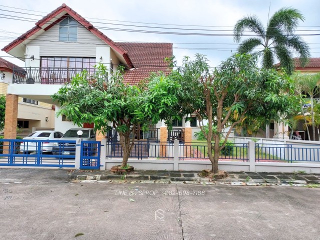 บ้านเช่าศรีราชา ใกล้J-Parkหมู่บ้านคันทรี่โฮม 2ใกล้โรบินสัน ศรีราชา โรงเรียนอัสสัมชัญศรีราชา  พร้อมเข้าอยู่HR0100 HR0100  3 bed 4 bath: ฿ 32,000/เดือน(สัญญาขั้นต่ำ 1 ปี)  เนื้อที่ 93 ตารางเมตร พื้นที่ใช้สอย 372 ตร.ม.ประกัน 2 เดือน + ล่วงหน้า 1 เดือน—————————————————Fully Furnished & electrical appliances เฟอร์นิเจอร์ & เครื่องใช้ไฟฟ้าครบ-แอร์ 5 เครื่อง-เครื่องทำน้ำอุ่น 4 เครื่อง-เครื่องซักผ้า-ตู้เย็น————————————————