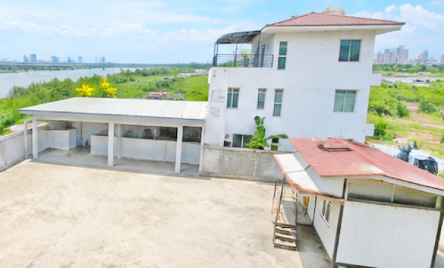 ราชมังคลากีฬาสถาน รถไฟฟ้าสีส้ม กกท. 520ม.ที่ดินเทคอนกรีต พร้อมอาคาร 1 ชั้น ใกล้รร.นานาชาติสองภาษาลาดพร้าว 850 ม.  เนื้อที่ 144 ตร.ว. 576 ตร.ม 32,999 บาท/เดือน .ถมดิน และเทคอนกรีตแล้ว เหมาะสร้างบ้าน โฮมออฟฟิศ โชว์รูม โกดัง หรือการลงทุน ใกล้รพ.ลาดพร้าว 1.1 กม.ศูนย์การค้า เดินทางสะดวก เชื่อมต่อถนนหลักหลายสาย รถไฟฟ้า และทางด่วนได้ง่าย Orange Line MRT, 520m from Sports Authority of Thailand (SAT) to Rajamangala National Stadium. Filled Concrete land with a single-s
