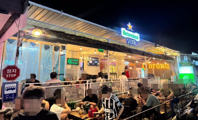 สนใจติดต่อโทร: 0801627448Line: thar08เซ้งด่วน 250,000 บ  ร้านเหล้า-นั่งชิล #เปิดมา7ปี #ดอนเมือง #สรงประภา12 - ทำเลดีมาก ตรงข้าม ท่าอากาศยานดอนเมือง- มีนักท่องเที่ยว และคนเดินผ่านตลอดทั้งวัน-  เจ้าของเลิกทำเพราะหมดไฟ อยากเปลี่ยนแนวชีวิต ไม่เกี่ยวกับยอดขาย-  ฐานลูกค้าเดิม พร้อมทำต่อได้เลย #ทำต่อแนวเดิม หรือรีแบรนด์ใหม่ก็ได้ ทำเลรองรับหมด สิ่งที่คุณจะได้รับ * ห้องน้ำ 2 ห้อง* ห้องครัว�