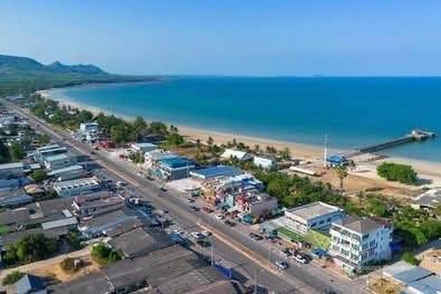 ที่ดินติดทะเล สะพลี จ.ชุมพร ใกล้ หาดทุ่งวัวแล่น ทำเลท่องเที่ยวเหมาะทำ รีสอร์ท / คาเฟ่ / บ้านพักตากอากาศ ขนาด 119 ตร.วา  5.5 ลบ. และ 145 ตร.วา 6.6 ลบ. 2 แปลงติดกัน 264 ตารางวา  ไฟฟ้า ประปาพร้อม  ใกล้สนามบินชุมพร 18 กม. ใกล้ตัวเมือง 19 กม.   ที่ดินติดทะเลหายาก รีบจับจองก่อนพลาด โอกาสครอบครองที่ดินติดทะเลแท้ ในทำเลท่องเที่ยวยอดนิยมของจังหวัดชุมพรรองรับการลงทุนระยะยาว พร้อมโครงสร้า�