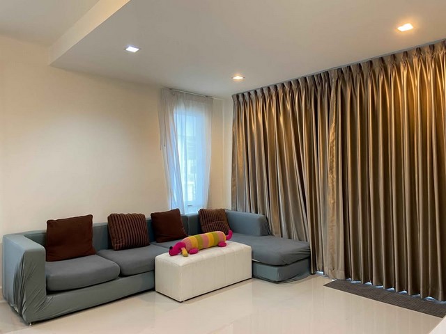 RTJ2322ให้เช่าทาวโฮม3ชั้น หลังมุม ใกล้รถไฟฟ้าสีเหลือง สถานีศรีนุชเพียง 700 เมตรโครงการTown Avenu ศรีนครินทร์ ซอย อ่อนนุช 68เนื้อที่ เนื้อที่ 22 ตรว. พื้นที่ใช้สอย 195 ตรม.3 ห้องนอน 4 น้ำ 2 ที่จอดรถสนใจติดต่อคุณเจี๊ยบ 092-851-6969Line keti2522ราคาเช่า  32,000/เดือนทาวน์ อ เว นิ ว ศรีนครินทร์, 68 ซอย อ่อนนุช, แขวงสวนหลวง เขตสวนหลวง กรุงเทพมหานคร 10250รายละเอียดบ้านเนื้อที่ 22 ตรว. (หลังมุม)พื้นที่ใช้สอย 195 ตรม.3 ห�