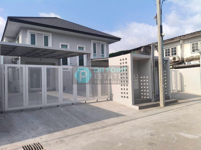 Detached House In On Nut (Agent Post)                       3 Bedrooms 3 Bathrooms for Rent** RENTAL PRICE : 45,000 Baht / month (1 Year Contract) **Listing ID : D2900Location : Soi Onnut 40Type : 3 Bedrooms 3 Bathrooms Size : 46 Sq.w.Function :- Fully Fitted- Parking Area- Near Onnut Roadบ้านเดี่ยวในย่านอ่อนนุช ให้เช่า 3 ห้องนอน 3 ห้องน้ำ ** ราคาเช่า : 45,000 บาท ต่อเดือน (สัญญา 1 ปี) **Listing ID : D2900พื้นที่ : ซอย อ่อนนุช 40ประเภท : 3 ห้องนอน 3 ห้องน้ำขนาด : 46 ตารางวาFunction : - เฟอร์นิเจอร์บางส่วน ฯ- มีพื้นที่จอดรถ- อยู่ใกล้ ถนน อ่อนนุชContactJanyanan (Pang)Tel / WhatsApp : +66 (0) 95-663-2245Line ID : Janyanan.mEmail : Jan@onpointestates.com