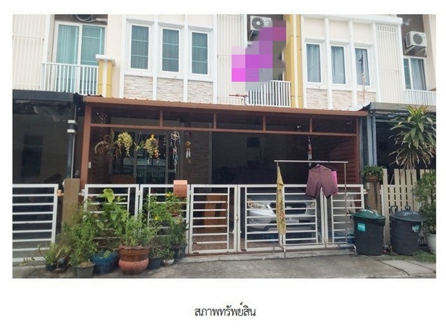 ขาย ทาวน์เฮ้าส์ โครงการโกลเด้น ทาวน์ 2 อ่อนนุช-ลาดกระบัง กรุงเทพมหานคร        ซอยลาดกระบัง ถนนประชาทร 1 ตำบลลาดกระบัง อำเภอลาดกระบัง  กรุงเทพมหานคร  ราคา 2,970,000 บาท    รายละเอียดทรัพย์ -  เนื้อที่ 19.20 ตร.ว พื้นที่ใช้สอย 113 ตารางเมตร -  4 ห้องนอน 2 ห้องน้ำ  -  1 ที่จอดรถ  -  ทาวน์เฮ้าส์หันไปทางทิศ  พิกัดทรัพย์  :  https://maps.app.goo.gl/sdF755SfubrPYrNQ7  สถานที่ใกล้เคียง   - โรบินสัน สุวรรณภูมิ - อินเด็กซ์ ลิฟวิ่งมอ