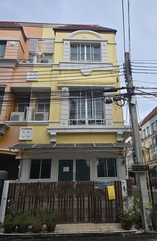 RTJ2323ให้เช่าทาวโฮม4 ชั้นหลังมุม จดทะเบียนได้ บ้านกลางเมืองบริติชทาวน์ศรีนครินทร์ ถนนบางนา-ตราด  นนสุขุมวิท ถนนเทพารักษ์ ใกล้ทางด่วนบางนา ซอย ศรีด่าน 24เนื้อที่25.5 ตร.ว.พื้นที่ใช้สอยเนื้อที่ 350 ตรม.  3ห้องนอน 4ห้องน้ำ  ที่จอดรถ4 คัน สนใจติดต่อเจียบ092-851-6969Line: Keti2522**จดทะเบียนได้ **ราคาเช่า 28,000 บาท /เดือน ที่ตั้ง ถนนศรีนครินทร์ ต.บางแก้ว อ.บางพลี จ.สมุทรปราการ นอน3 ห้องน้ำ4 ห้องโถง1ร
