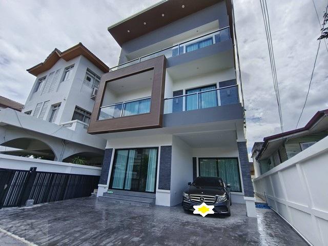 ให้เช่าบ้านเดี่ยว3ชั้นย่านเอกมัยซอยสุขุมวิท65พร้อมเฟอร์ครื่องใช้ไฟฟ้าใกล้BTSเอกมัยราคาขาย 38,000,000 บาท ( รวมโอน )ราคาเช่า 150,000 บาท / เดือนที่ตั้ง ถนนสุขุมวิท ซอยสุขุมวิท 65 (เอกมัย) แขวงพระโขนงเหนือ เขตวัฒนา กรุงเทพมหานคร 10110ติดต่อ : คุณภัสพงณ์ 0634098164Line : deedee23https://www.facebook.com/profile.php?id=61581484955548เนื้อที่ 50 ตารางวา พื้นที่ใช้สอย 330 ตารางเมตร จำนวน 3 ชั้น 4 ห้องนอน 5 ห้องน้ำ ที่จอดรถ 2 คันมี 1 ห้องรับแขก 