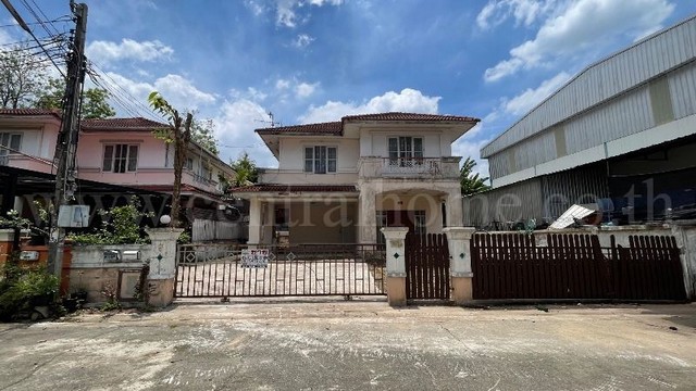 รหัสทรัพย์&nbsp; N1095บ้านเดี่ยว 2 ชั้น 67 ตรว. นลินวิลล์ 2 ทำเลต้นโครงการ แปลงริมที่ตั้ง : ถนนราษฎร์พัฒนา แขวงสะพานสูง เขตสะพานสูง กรุงเทพมหานคร 10240รายละเอียด- บ้านเดี่ยว 2 ชั้น เนื้อที่ 67 ตารางวา พื้นที่ใช้สอย 160 ตารางเมตร- 4 ห้องนอน, 4 ห้องน้ำ, 1 ห้องรับแขก, 1 ห้องครัว, 2 ที่จอดรถ- ผ้าม่าน, ปั๊มน้ำ+แทงค์ 1 ชุด- พื้นชั้นบนลามิเนต, พื้นชั้นล่างกระเบื้อง- หน้าบ้านหันทางทิศเหนือสิ่งอำน�