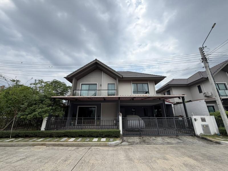 โครงการ เพฟ ปิ่นเกล้า–ศาลายาบ้านเดี่ยวหรู 2 ชั้น สไตล์ Modern Iconic หลังมุมติดถนนเมน*** ราคา 6,950,000 บาท***รายละเอียด* ขนาดที่ดิน 68.8 ตารางวา* พื้นที่ใช้สอย 260 ตารางเมตร* 4 ห้องนอน 3 ห้องน้ำ* 1 ห้องรับแขก 1 ห้องครัว* ที่จอดรถ 2 คัน* หน้าบ้านหันทิศใต้ รับลม อากาศถ่ายเทดี บรรยากาศโปร่งสบาย* เครื่องปรับอากาศ 6 เครื่อง พร้อมใช้งาน* ต่อเติมครัวด้านหลัง พร้อมครัวบิวท์อิน* ต่อเติมหลังคาโรงจอ�