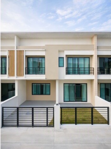 ทาวน์โฮม 3 นอน 3 น้ำ ไดนาสตี้ ถ.พนัสนิคม-ชลบุรี บ้านพรีเมียม 2 ชั้น ผนัง Double Wall ติดถนนสุขประยูร  27ตร.ว.163 ตร.ม.