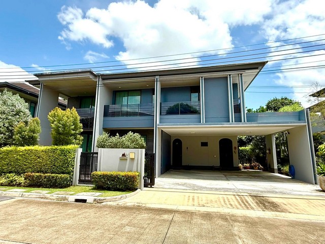 ให้เช่าบ้านเดี่ยวหรู 2 ชั้น 80 ตรว. 280 ตรม. 3 ห้องนอน โครงการ เศรษฐสิริ กรุงเทพกรีฑา 2 ใกล้นานาชาติ Brighton บรรยากาศร่มรื่น ใกล้สวนส่วนกลาง*** ราคาเช่า 180,000 บาท/เดือน ติดต่อ:: ชยา โทร/ID Line:: 0942823961   Link Line:: https://line.me/ti/p/3xFA1An8Kcรหัส# T26-1021บ้านเดี่ยวหรู 2 ชั้น เศรษฐสิริ กรุงเทพกรีฑา 2 Setthasiri-Krungthep Kreetha 2  • เนื้อที่ 80 ตรว.• พื้นที่ใช้สอย 280 ตรม.• 3 ห้องนอน• 4 ห้องน้ำ• 1 ห้องอเนกประสงค์ 2 ห้องนั่งเล่น 1 ห้องครัว 1 ห้องแม่บ�