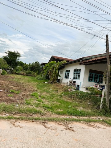 List#94005รายละเอียดทรัพย์ขายที่ดินเปล่า พื้นที่ 109 ตร.ว . เป็นพื้นที่สวยเหมาะกับการสร้างบ้านหรือตึกพาณิชย์,เพื่อการค้าขาย เพราะพื้นที่อยู่ใจกลางชุมชนที่ดินอยู่ติดถนนคอนกรีต สัญจรสะดวกสถานที่สำคัญใกล้เคียง ::ธนาคารกรุงไทย (ห่างจากที่ดิน 300 เมตร)ร้านสะดวกซื้อ 7-11ที่ว่าการอำเภอประทายขายเพียง 1.6 ล้านบาท ฟรีค่าโอน พิกัดใน google ::https://maps.app.goo.gl/gHrmvpWhj5VupVcTAสอบถามรายละเอียดเพิ่มเติ