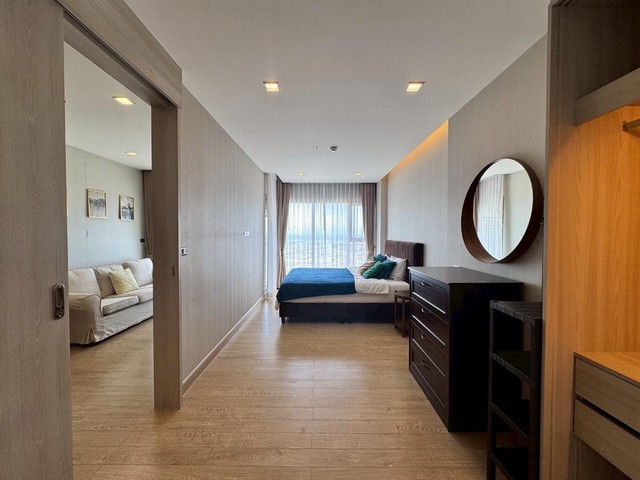 ให้เช่า Infinity One คอนโด High Rise ชั้น 30วิวทะเล  45 ตร.ม.  ติด Central ชลบุรีห้องสวย ชั้นสูง วิวทะเล ใจกลางเมืองเหมาะสำหรับคนทำงาน ผู้บริหาร หรือผู้ที่ต้องการพักอาศัยในทำเลใจกลางเมือง เดินทางสะดวก ใกล้แหล่งช้อปปิ้งและสิ่งอำนวยความสะดวกครบรายละเอียดห้อง- โครงการ Infinity One- High Rise ชั้น 30- ขนาด 45 ตร.ม.- 1 ห้องนอน | 1 ห้องน้ำ- วิวทะเล- Fully Furnished พร้อมอยู่- มีที่จอดรถเฟอร์นิเจอร์- เตียงนอน + ตู้เสื้อผ้