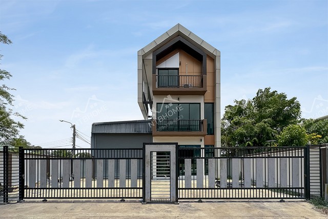 ขาย-ให้เช่า ทาวน์โฮม 3 ชั้น พร้อมโกดังในตัว ทำเล ราชพฤกษ์ – 345 ใกล้แยกบางบัวทอง เหมาะดำเนินกิจการ* โกดัง 100 ตารางวา พร้อมสำนักงาน ห้องพัก เหมาะเก็บสินค้าหรือทำโรงงานที่ให้พัก พร้อมอยู่* เข้าออกได้หลายเส้นทาง ถ.กาญจนาภิเษกตะวันตก ถนน 345———————————————ทำเลที่ตั้งโครงการ : rebrand.ly/6f142aราคา : 5,990,000 บาทเช่า : 30,000/เดือน บาทพื้นที่ : 100 ตรว.พื้นที่ใช้สอย : 200 ตรม. รายละเอียดเบื้องต้น :�
