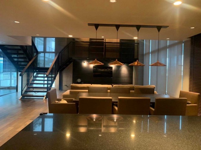 AOM 3060ให้เช่าคอนโด เรนด์ Rende condo 3 นอน สุขุมวิท 23 BTS อโศก MRT สุขุมวิท   โครงการ Rende Sukhumvit 23 แขวงคลองเตยเหนือ เขตวัฒนา,กรุงเทพมหานคร   คอนโด   3  ห้องนอน   3   ห้องน้ำ   ใช้สอย   311.59 ตร.ม.:: จุดเด่น ::- ห้องแบบ Duplex 2 ชั้น พื้นที่กว้างขวางให้ความรู้สึกเหมือนอยู่บ้าน- ทำเลศักยภาพใจกลางสุขุมวิท ย่านอโศก-ประสานมิตร- ตกแต่งบิลท์อินหรูครบชุด พร้อมอ่างอาบน้ำและโซฟาขนาดใหญ่- ยินดีรับผู้เช่าทุกสัญชา�