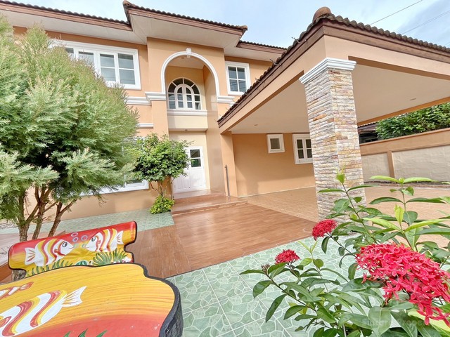 ขายบ้านเดี่ยว KC Garden Home คลองสามวาหลังใหญ่ ถนนเมน วิวท้องทุ่ง โปร่งโล่ง เป็นส่วนตัวเคซี การ์เด้นโฮม นิมิตใหม่ 40 คลองสามวา กรุงเทพฯพื้นที่ 74.7 ตร.ว. 4 ห้องนอน 3 ห้องน้ำ จอดรถ 2 คัน - ต่อเติมครัว ทาสีและปูกระเบื้องใหม่ - บ้านอยู่ถนนเมน  - ด้านหลังวิวท้องทุ่ง ลมดี โปร่งสบายใกล้ รร.สารสาสน์วิเทศนิมิตใหม่, รพ.นวมินทร์ 9, ตลาดหทัยมิตร, ตลาดมีนบุรี และรถไฟฟ้าสายสีชมพู สถานีมีนบุ�
