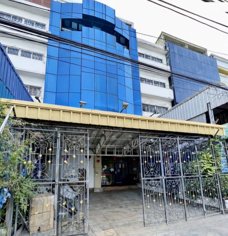 ท้ายบ้านใหม่ ใกล้BTSแพรกษา 800ม.  อาคารพาณิชย์ 6 ชั้น 2คูหา 3นอน 6น้ำ  64ตร.ว. 1,100 ตร.ม.พร้อมลิฟต์ และพื้นที่ เห