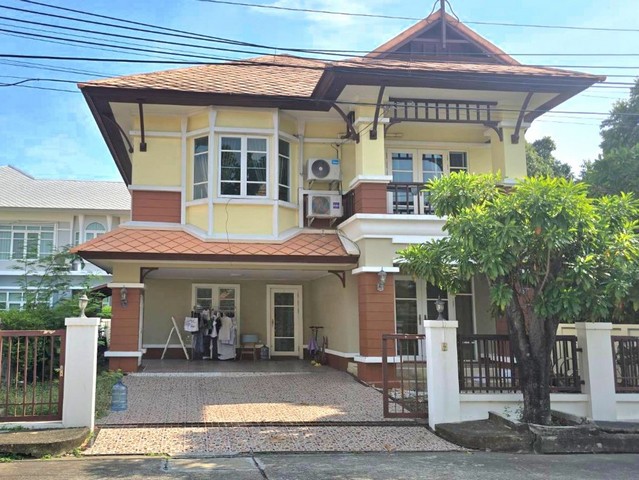 ให้เช่า บ้านเดี่ยว2ชั้น beautiful ทำเลกิ่งแก้ว #บ้านเช่าบางนา สมุทรปราการ•72ตรว.•3ห้องนอน•3ห้องน้ำ •1ห้องครัว•1ห้องรับแขก•แอร์5เครื่อง•เฟอร์นิเจอร์•จอดรถ2คันสิ่งอำนวยความสะดวกในโครงการ: คลับเฮ้าส์, สระว่ายน้ำ, ฟิตเนส, สวนสาธารณะ และระบบรักษาความปลอดภัย 24 ชั่วโมง โครงการนี้ตั้งอยู่บน ถนนกิ่งแก้ว (เข้าออกได้ทั้งซอยกิ่งแก้ว 11 และซอยกิ่งแก้ว 19) ถนน บางนา ตราด กม.10 ตำบลบ�
