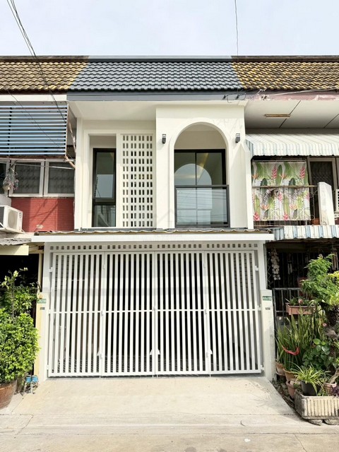 ขายทาวน์เฮาส์ 2 ชั้น ซอยเสนานิคม1 ซอย 35 รีโนเวทใหม่ พร้อมเข้าอยู่ ใกล้เกษตรนวมินทร์ โชคชัย 4