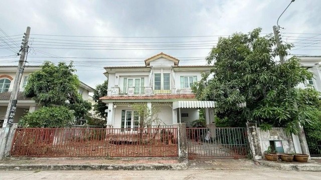 รหัสทรัพย์ : 7188บ้านเดี่ยว หมู่บ้าน ชัยพฤกษ์ เทพารักษ์ ซอยธนสิทธิ์ (บางปลา 2) บ้านสวย ราคาถูกที่ตั้ง : ตำบลบางปลา อำเภอบางพลี จังหวัดสมุทรปราการ 10540รายละเอียดทรัพย์&nbsp;- บ้านเดี่ยว 2 ชั้น เนื้อที่ 52.4 ตารางวา พื้นที่ใช้สอย 120 ตารางเมตร- 3 ห้องนอน, 2 ห้องน้ำ, 1 ห้องรับแขก, 1 ห้องนั่งเล่น, 1 ห้องครัว, 1 ที่จอดรถ&nbsp;- พื้นชั้นล่างปูด้วยกระเบื้อง / พื้นชั้นบนปูด้วยไม้ปาร์เก้- หน้าบ้านห�
