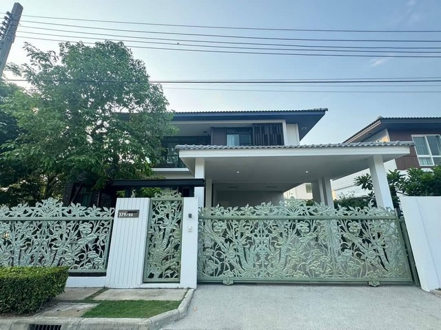 ให้เช่าบ้านเดี่ยว 2 ชั้นหลังมุม ติดถนนเมน 74 ตรว. 4 ห้องนอน หมู่บ้านมัณฑนา กัลปพฤกษ์-วงแหวน ติดถนนกาญจนภิเษก ใกล้ The mall บางแค *** ราคาเช่า 62,000 บาท/เดือน ติดต่อ:: คุณชยา โทร/ID Line:: 0942823961   Link Line:: https://line.me/ti/p/3xFA1An8Kcรหัส# T26-1041บ้านเดี่ยว 2 ชั้นหลังมุม ติดถนนเมน หมู่บ้านบ้านเดี่ยว มัณฑนา กัลปพฤกษ์-วงแหวน • ติดถนนกาญจนภิเษก ใกล้ The mall บางแค • ขนาดที่ดิน: 74 ตร.วา• 4 ห้องนอน• 3 ห้องน้ำ• ครัวแยกเป็นสัดส่ว�