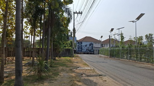 ขายที่ดินถมแล้ว 132 ตรว. ติดสวนสาธารณะเทศบาลอ่างศิลา ใกล้สถานีรถไฟฟ้า เข้าได้ทั้งซอยห้วยกะปิ 12 , 13 และ 16  ต.ห้วยกะปิ อ.เมือง จ.ชลบุรี 