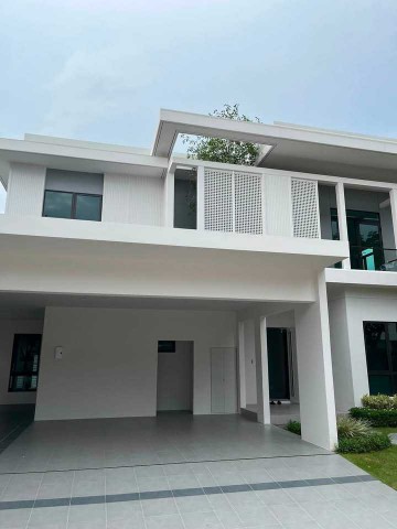 AOM 3070ให้เช่าบ้านเดี่ยว Mantana Bangna Km.15 บ้านเดี่ยวคุณภาพ 288 ตรม 4 นอน 5 น้ำ จอดรถ 4 คัน   โครงการ Mantana Bangna Km.15 ตำบลบางโฉลง บางพลี,สมุทรปราการ  4  ห้องนอน   5   ห้องน้ำ   1  ห้องรับแขก   1  ห้องครัว   ใช้สอย   288.00 ตร.ม.ราคาเช่า 120,000 / เดือน จุดเด่น- โครงการระดับพรีเมียมจาก Land and Houses สภาพแวดล้อมดีเยี่ยม- พื้นที่ใช้สอยกว้างขวางถึง 288 ตร.ม. เหมาะสำหรับครอบครัวใหญ่- ที่จอดรถในร่มรองรับได้ถึง 4 คัน- บรรยากาศเงียบ�