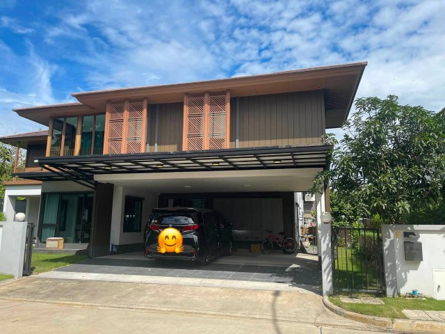 ขาย #บ้านเดี่ยว หมู่บ้านบุราสิริ พัฒนาการ ซอยพัฒนาการ87 #ใกล้btsอ่อนนุช ราคาขาย :  29,000,000 บาท#รายละเอียดประเภททรัพย์ : บ้านเดี่ยว 2 ชั้นหมู่บ้าน : บุราสิริ พัฒนาการขนาด : 108 ตารางวาพื้นที่ใช้สอย : 319 ตรม.จำนวนห้อง : 4 ห้องนอน 5 ห้องน้ำ - 1 ห้องรับแขก- 1 ห้องครัว- 1 ห้องแม่บ้านที่จอดรถ : 2 คันเฟอร์นิเจอร์/เครื่องใช้ไฟฟ้า : - ตกแต่งบิ้วอินทั้งหลัง ผ้าม่าน มุ่งลวด พร้อมเข้าอยู่ทันที- ประต