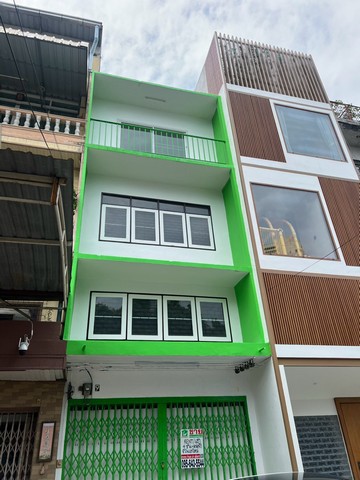 ให้เช่า อาคารพาณิชย์ เจริญนคร 7 ตึกแถว 18 ตร.วา พื้นที่ใช้สอย 250 ตร.ม. 4 นอน 3 น้ำ รีโนเวทใหม่ ใกล้ ICONSIAM 40,000/เดือนอาคารพาณิชย์ 4 ชั้น รีโนเวทใหม่ ทำเลเจริญนคร เดินทางสะดวก ใกล้รถไฟฟ้าสายสีทองและสายสีเขียวเข้ม รายล้อมด้วยแหล่งช้อปปิ้ง โรงแรม และสถานศึกษาชั้นนำ เหมาะสำหรับอยู่อาศัย ทำโฮมออฟฟิศ หรือประกอบธุรกิจรายละเอียดทรัพย์• ขนาดที่ดิน 18 ตารางวา• พื้นที่ใช้สอย 250 ตา