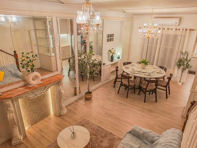 รหัสC7266 ให้เช่าทาวน์โฮม 3ชั้น บ้านกลางกรุงแกรนด์เวียนนา พระราม 3 บ้านสวยรีโนเวทใหม่ Pet-Friendly ราคาเช่า 60,000 บาท/เดือน (ประกัน2 ล่วงหน้า1)สนใจนัดชมสถานที่หรือสอบถามข้อมูลเพิ่มเติมโทร : 095-823 9789 คิท(Agent)Line id : candy.456Line Add Friend : https://line.me/ti/p/rHhjrvhm_z#ForRent #ให้เช่าทาวน์โฮม 3ชั้น บ้านกลางกรุงแกรนด์เวียนนา พระราม 3 บ้านสวยรีโนเวทใหม่  Pet-Friendlyเนื้อที่ 27 ตารางวา  พื้นที่ใช้สอย 250 ตารางเมตร3 ห้องนอน 4 ห้องน้ำ ที่จอ