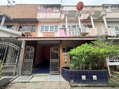 โอกาสเป็นเจ้าของบ้าน ขายทาวน์เฮ้าส์ 2 ชั้น หมู่บ้านณัฐกานต์ เพชรเกษม 112.TPI-3362.รายละเอียดประกาศที่ตั้ง: หมู่บ้านณัฐกานต์ เพชรเกษม 112 ซอยเพชรเกษม 112 แขวงหนองค้างพลู เขตหนองแขม กรุงเทพมหานคร 10160.Google Maps:https://maps.app.goo.gl/6WfEqEK5u9Me23EMA.รายละเอียดทรัพย์ทาวน์เฮ้าส์ 2 ชั้น ขนาดที่ดิน 18 ตารางวา พื้นที่ใช้สอยประมาณ 120 ตารางเมตร✅ 3 ห้องนอน 2 ห้องน้ำ✅ จอดรถได้ 1 คัน✅ สภาพบ้านเดิม✅ มีเฟอร์นิเจอร์บาง�