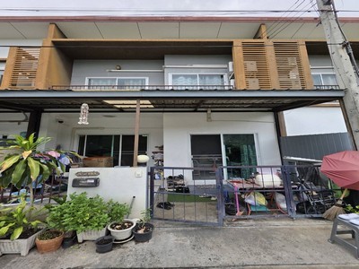 ขายทาวน์โฮม เทอเรสพาร์ค พุทธมณฑลสาย 4–5 | 4 นอน 2 น้ำ .TPI-3357.ทาวน์โฮม 2 ชั้น โครงการเทอเรสพาร์ค ทำเลพุทธมณฑลสาย 4–5 เข้าออกได้ทั้งซอยกระทุ่มล้ม 27 และซอยกระทุ่มล้ม 9 เนื้อที่ 18 ตร.ว. พื้นที่ใช้สอย 110 ตร.ม. 4 ห้องนอน 2 ห้องน้ำ ต่อเติมครัว พร้อมแอร์ 4 เครื่อง โครงการมีเพียง 45 หลัง บรรยากาศเป็นส่วนตัว เหมาะสำหรับครอบครัวที่ต้องการพื้นที่ครบ.ที่ตั้ง : 89/135 หมู่ 8 ต.อ้อมน้อย อ.กระทุ่มแบ�