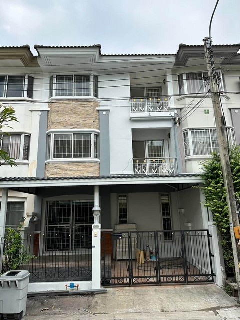 ขายทาวน์โฮม 3 ชั้น 4 ห้องนอน หมู่บ้านศุภาลัย วิลล์ เอกมัย-รามอินทรา (ซอยนวลจันทร์ 64) ใกล้รถไฟฟ้าสถานีรามอินทรา-กม.6 และจุดขึ้นลงทางด่วน รีโนเวทใหม่พร้อมเข้าอยู่*** ราคาขาย 4.2 ล้านบาท *** ราคาเช่า 22,000 บาท/เดือน (พิเศษลดจาก 25,000 บาท)ติดต่อ:: ชยา โทร/ID Line:: 0942823961   Link Line:: https://line.me/ti/p/3xFA1An8Kcรหัส# T26-1056ทาวน์โฮม 3 ชั้น หมู่บ้านศุภาลัย วิลล์ เอกมัย-รามอินทรา (ซอยนวลจันทร์ 64) • เนื้อที่ 20 ตรว. • พื้นที่ใช้�