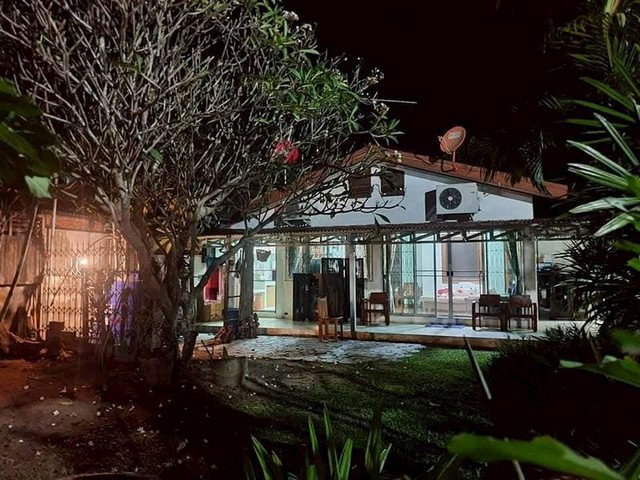 #โซนหนองควาย–#ราชพฤกษ์ ขายเท่าทุน 1.75 ล้าน บ้านสวนชั้นเดียว #แปลงหัวมุม บรรยากาศดี #ใกล้ราชพฤกษ์ เหมาะสำหรับผู้ที่มองหาบ้านพักอาศัยขนาดกะทัดรัด พร้อมพื้นที่ดินกว้าง สามารถต่อเติมหรือปรับพื้นที่เพิ่มเติมได้ตามต้องการรายละเอียดทรัพย์ที่ดิน 67 ตร.วา1 ห้องนอน1 ห้องน้ำ1 ห้องครัว1 ห้องนั่งเล่นระเบียงสามารถต่อเติมเพิ่มได้น้ำใช้ 2 ระบบ — น้ำบาดาล + น้ำประปาราคาขาย�