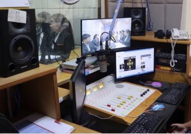 มองการณ์ไกลเล็งซื้อที่เก็บดั่งซื้อทอง เครื่องส่ง POS 500 watt มีใบ เสาสาย Hadiac เช่า เซ้ง สถานีวิทยุชุมชนคลื่น FM  เบย์ เครื่องส่ง 30 watt