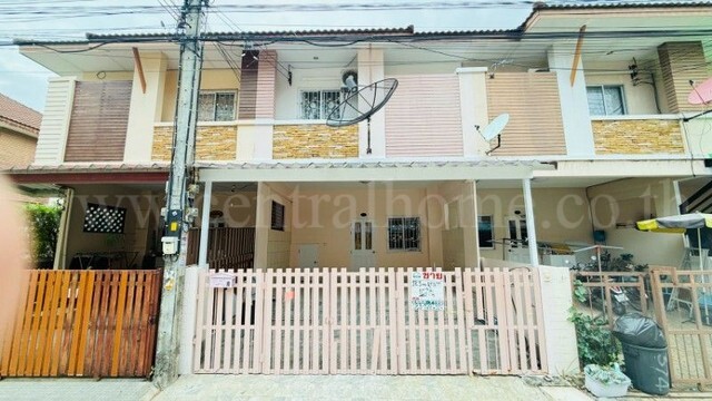 รหัสทรัพย์ : 7045ทาวน์เฮ้าส์ หมู่บ้าน เดอะเฟิร์ส โฮม (บ้านกานดา) - พันท้ายนรสิงห์ บ้านสวย สภาพดี ราคาถูกที่ตั้ง :&nbsp;ถนนพระราม 2 ตำบลพันท้ายนรสิงห์&nbsp;อำเภอเมืองสมุทรสาคร จังหวัดสมุทรสาคร 74000รายละเอียดทรัพย์- ทาวน์เฮ้าส์&nbsp;2 ชั้น ขนาดพื้นที่ 18.3 ตารางวา พื้นที่ใช้สอย 110&nbsp;ตารางเมตร- 3&nbsp;ห้องนอน, 2 ห้องน้ำ, 1 ห้องนั่งเล่น, 1 ห้องครัว,&nbsp;1&nbsp;ที่จอดรถ- ต่อเติมครัวและหลังคาที่จอดรถด้�