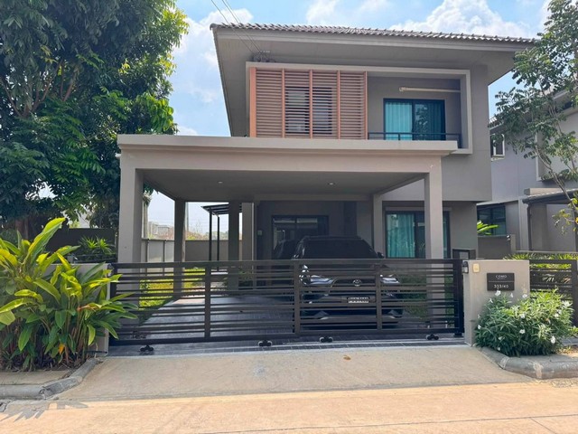 ให้เช่าบ้านเดี่ยว Como Botanica 2 บางพลี โครงการใหม่ในบรรยากาศเป็นส่วนตัว ใกล้ Mega Bangna เหมาะสำหรับครอบครัวที่ต้องการบ้านพร้อมอยู่และเลี้ยงสัตว์ได้รายละเอียดทรัพย์- พื้นที่ใช้สอย 168 ตารางเมตร- 3 ห้องนอน- 3 ห้องน้ำ- บ้าน 2 ชั้น- พร้อมเข้าอยู่ 1 สิงหาคม- Pet Friendlyจุดเด่น- โครงการสร้างเสร็จปี 2023- ทำเลบางพลีใหญ่- ใกล้ Mega Bangna และสนามบินสุวรรณภูมิสิ่งอำนวยความสะดวกภายในโครงการ- สระว่ายน้