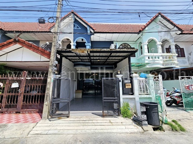 รหัสทรัพย์ : 6670ทาวน์เฮ้าส์ คู้บอน 27 แยก 48&nbsp;รีโนเวทใหม่ พร้อมอยู่ ขายพร้อมผู้เช่า&nbsp;&nbsp;ที่ตั้ง : แขวงท่าแร้ง เขตบางเขน กรุงเทพมหานคร 10220รายละเอียดทรัพย์- ทาว์เฮ้าส์&nbsp;2&nbsp;ชั้น ขนาดพื้นที่ 16&nbsp;ตารางวา พื้นที่ใช้สอย 90&nbsp;ตารางเมตร- 2&nbsp;ห้องนอน, 2&nbsp;ห้องน้ำ, 1 ห้องครัว, 1 ห้องนั่งเล่น, 1&nbsp;ที่จอดรถ- แอร์ 3 เครื่อง, เครื่องทำน้ำอุ่น, ปั๊มน้ำ+แทงค์น้ำครบชุด,&nbsp;อ่างอาบน้ำจากุชชี่-&nbsp;ติด�