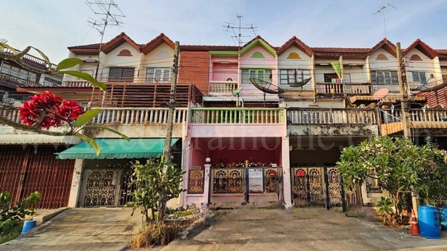 รหัสทรัพย์ : N0812ทาวน์เฮ้าส์ บ้าน ทัศนีย์นิเวศน์ ซอย ประชาอุทิศ 121 ทุ่งครุที่ตั้ง : ถนนประชาอุทิศ แขวงทุ่งครุ เขตทุ่งครุ กรุงเทพมหานคร 10140รายละเอียดทรัพย์- ทาวน์เฮ้าส์ 3 ชั้น เนื้อที่ 19.1 ตารางวา พื้นที่ใช้สอย 164 ตารางเมตร- 3 ห้องนอน, 3 ห้องน้ำ, 1 ห้องครัว, 1 ห้องนั่งเล่น, 1 ที่จอดรถ- หน้าบ้านไม่ชนกับหลังอื่น- หน้าบ้านหันทางทิศใต้สถานที่และทำเลใกล้เคียง- เซ็นทรัล พระราม 2, บิ๊�