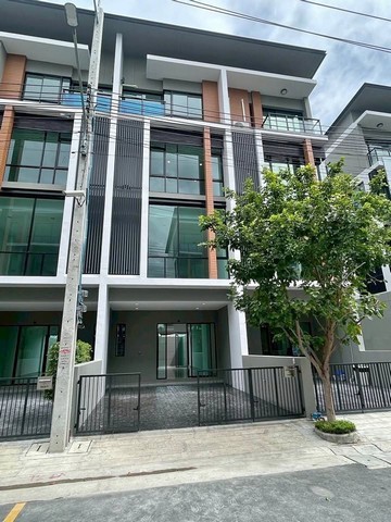 RTJ2329ให้เช่าโฮมออฟฟิศ 4ชั้น ใกล้รถไฟฟ้าสายสีชมพู สถานี นวมินทร์ 42ย่านถนนเกษตร–นวมินทร์, ถนนรามอินทรา, ถนนประเสริฐมนูกิจ ใกล้ The Walk เกษตร-นวมินทร์, Fashion Island, รร.เลิศหล้า, รร.บดินทรเดชา เนื้อที่ 22.1 ตร.ว. พื้นที่ใช้สอย 230 ตร.ม.  4 ห้องนอน · 4 ห้องน้ำ ที่จอดรถส่วนตัว 2 คันสนใจติดต่อคุณเจี๊ยบ 092-851-6969Line :Keti2522ราคาเช่า 55,000บาท /เดือน ที่ตั้งถนนนวมินทร์ (ซอยนวมินทร์ 133) แขวงนวลจันทร์ เขตบึงกุ่ม ก�