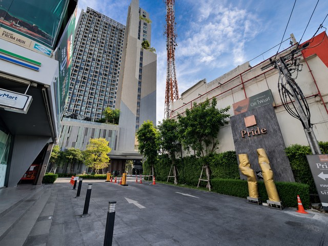 The Niche Pride Thonglor-Petchaburi | เดอะ นิ ช ไพล ด์ ทองหล่อ-เพชรบุรีที่ตั้ง :  ถ. เพชรบุรี แขวงบางกะปิ เขตห้วยขวาง กรุงเทพมหานคร 10310รายละเอียดทรัพย์ ขาย คอนโดสูง33  ชั้น อยู่ชั้น 27พื้นที่ใช้สอย 35 ตรม.ห้องนอน 1 ห้อง ห้องน้ำ 1 ห้อง จอดรถ 1 คันแอร์ 1 เครื่อง Fully Furnishedสถานที่ใกล้เคียง :โรงพยาบาล คามิลเลี่ยนโรงพยาบาล สมิติเวชสุขุมวิทโชว์ ดีซีดองกิ มอลล์ ทองหล่อ-เอกมัยMRT เพชรบุรี BTS ทองหล่อเซ็นทรัลพลาซ