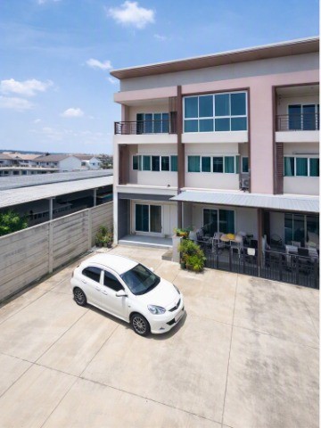 แยกวัชรพล 1.3 กม. สุขาภิบาล5  หลังมุม ทาวน์โฮม 3ชั้น 3 นอน 4 น้ำ ขนาด 31ตร.ว. 16,999 บาท/เดือน 200 ตร.ม.หลังมุม วิวสวน รีโนเวทใหม่ เหมาะสำหรับอยู่อาศัย หรือโฮมออฟฟิศ ทำเลดี เดินทางสะดวก ใกล้รร.รัตนโกสินทร์สมโภชบางเขน 1.6 กม. แหล่งช้อปปิ้ง โรงพยาบาล และรถไฟฟ้า เชื่อมต่อถนนหลักหลายสาย Wacharaphon 1.3km. Sukapiban5 3-bed 4-bath corner townhome3Storeys 31sq.wa. 16,999THB/month. 200sq.m. usable area. Newly renovated with garden view. Suitable for residential use or home office. Convenient location near Rattanakhosin Somphot Bangkhen School 1.6 km. sho