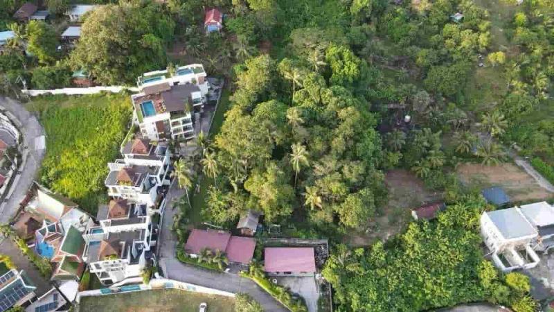 For sale at a very attractive price!! 230 sq.wah land with beautiful sea views in a prime location, Mueang Phuket&nbsp;near Karon Beach, shopping malls, and many famous tourist attractionsLand size : 230 sq.wah (Chanote Title Deed / Red Garuda)- Sea view and Koh Pu view- Peaceful, green, private atmosphere- Frontage 15 meters, depth 60 meters- 53 meters above sea level- Electricity and water supply available- 5-meter-wide concrete road connected to the main road- Convenient access with multiple routes- Easy access to food, markets, 7-Eleven, shops, and restaurantsSuitable for : building a vacation home, luxury pool villa,resort, restaurant, café, wellness center, spaholding as an inheritance, or investment for capital appreciation, etc.Location : Patak Road, Soi 2, Karon Subdistrict, Mueang Phuket District, Phuket 83100Google map : https://maps.app.goo.gl/YYgfy6SJcx6PW1MG6Nearby landmarks• Phra Phuttha Ming Mongkol Eknakiri (Big Buddha)• Karon Beach, Kata Beach, Kata Night Market�